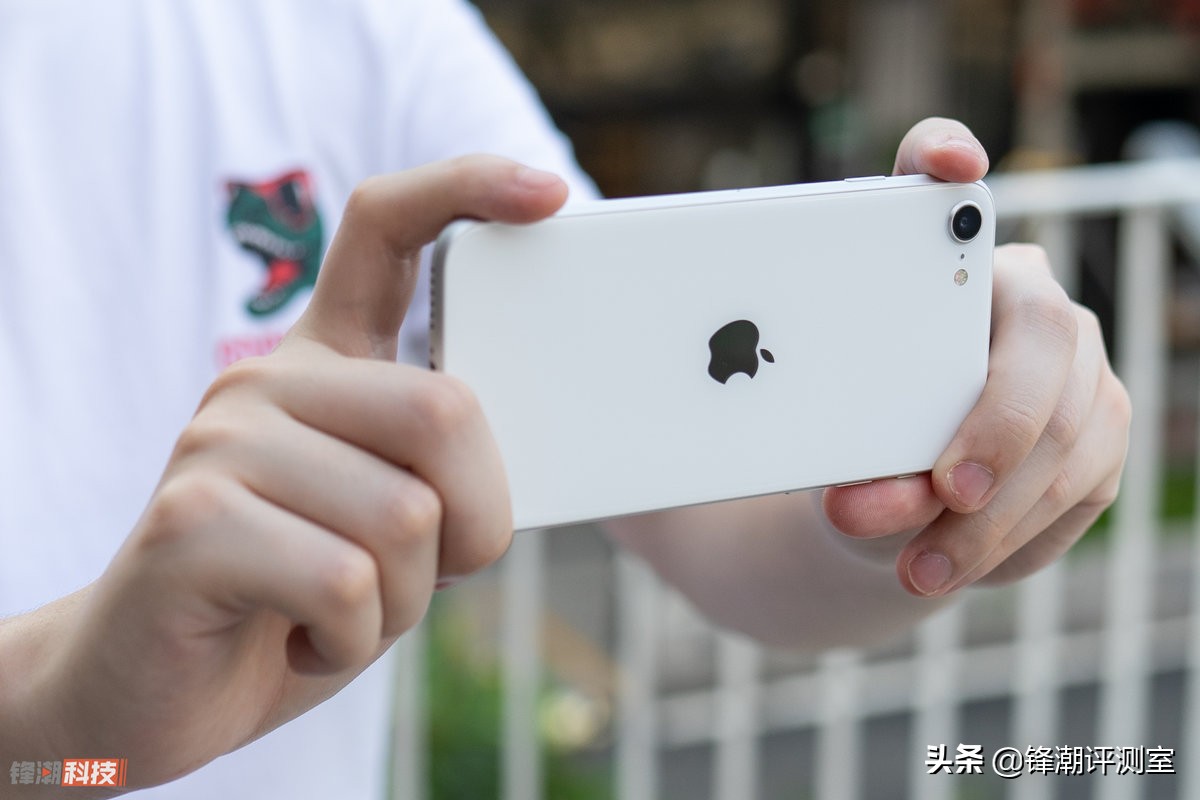iphonese升级ios15续航怎么样,iphonese深度评测手机性价比