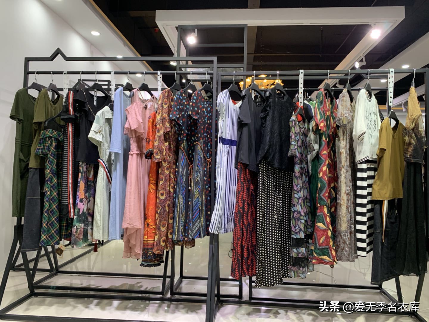 服装折扣店批发拿货,怎么逛批发服装店