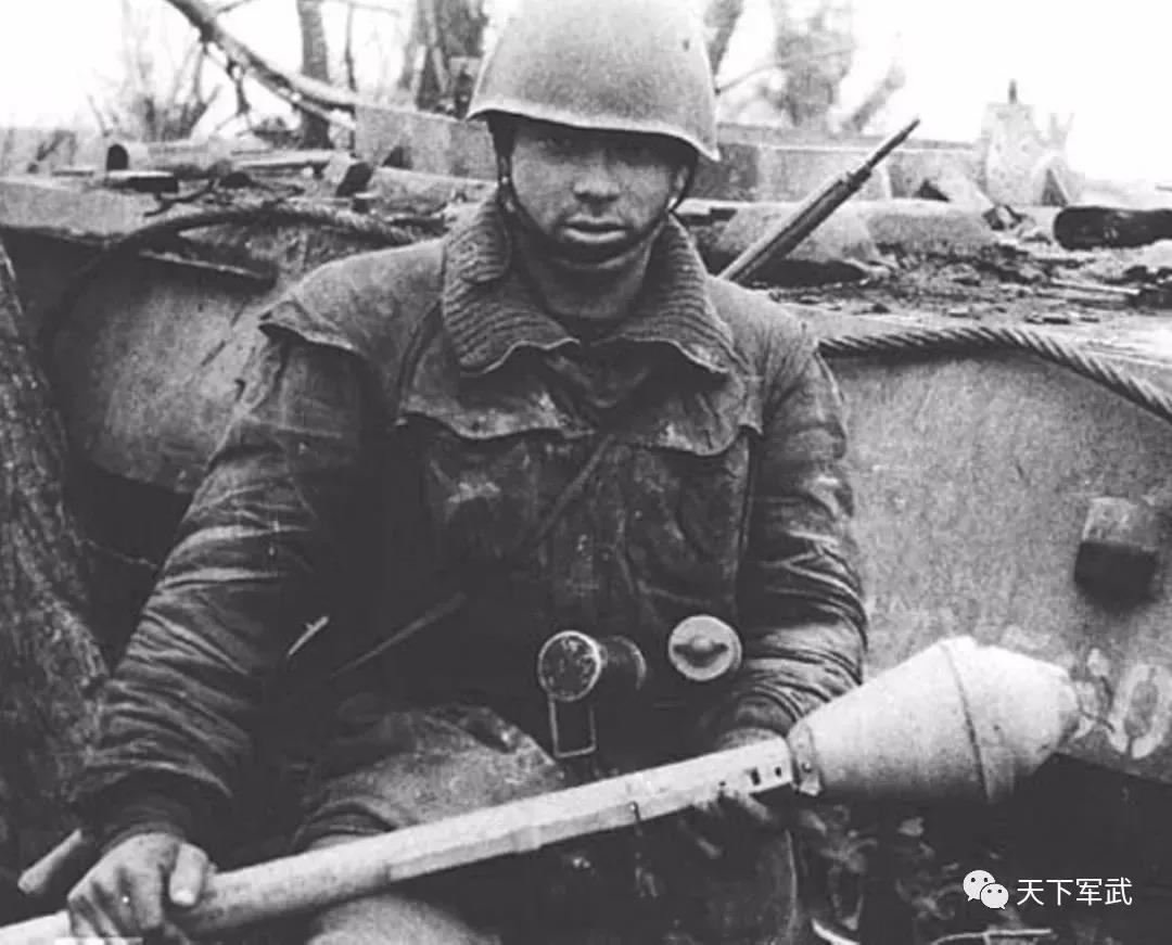 炸裂|没有什么坦克是“一拳”解决不了的*药弹**架瞬间爆炸