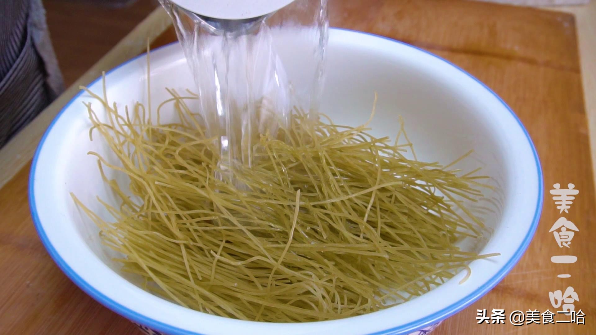 最正宗的酸辣粉炒粉做法,怎么做好吃的酸辣粉视频