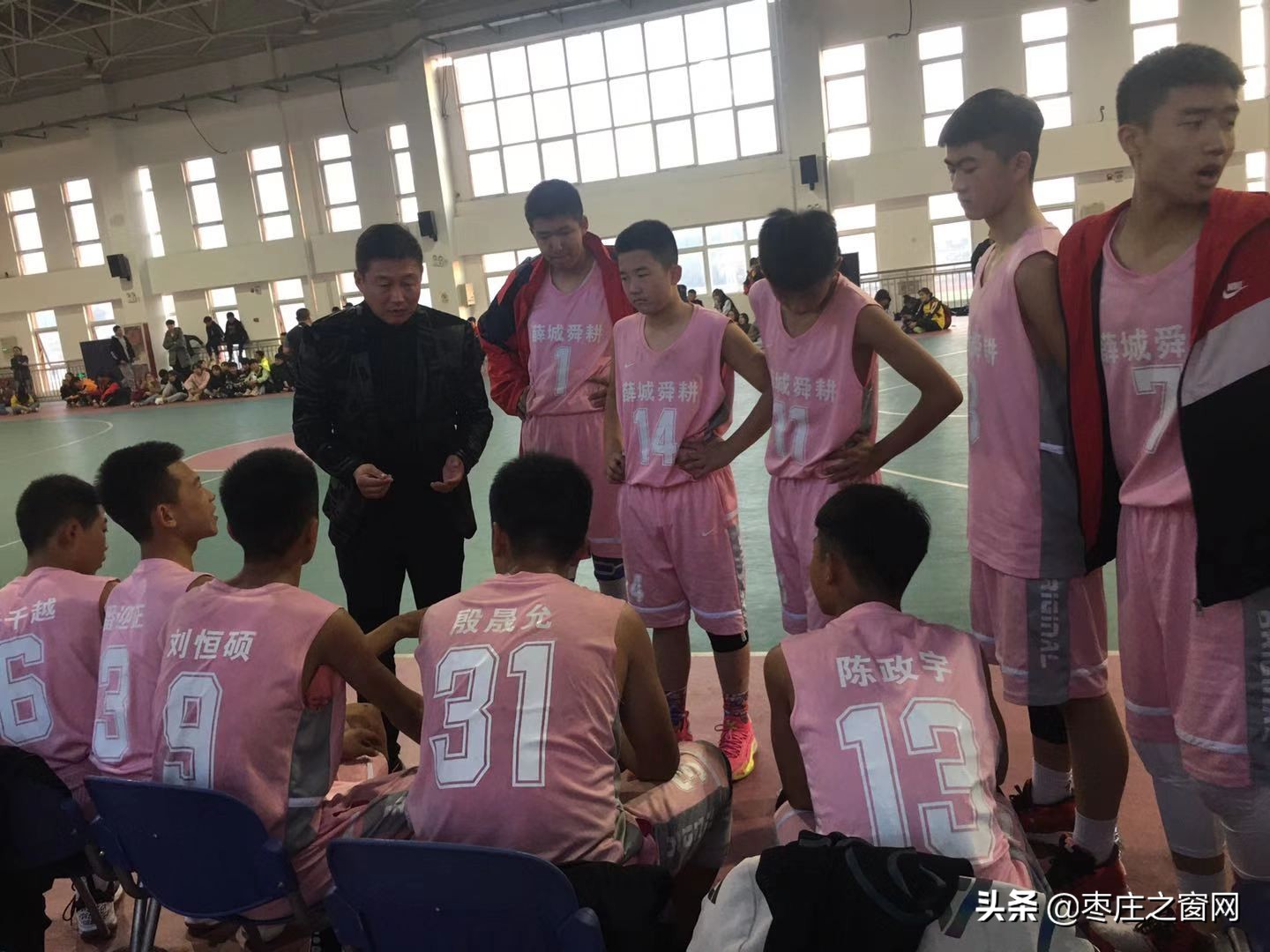 薛城舜耕中学篮球赛,青春无畏迎篮而上篮球比赛