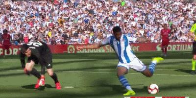 齐达内怒踢德贾明哈,齐达内却用真正玄学带皇马三连冠