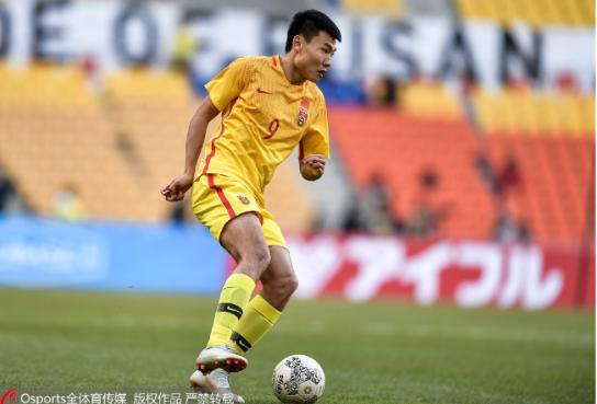 国足1-2中国香港三个红牌过程,国足1-0击败中国香港感悟