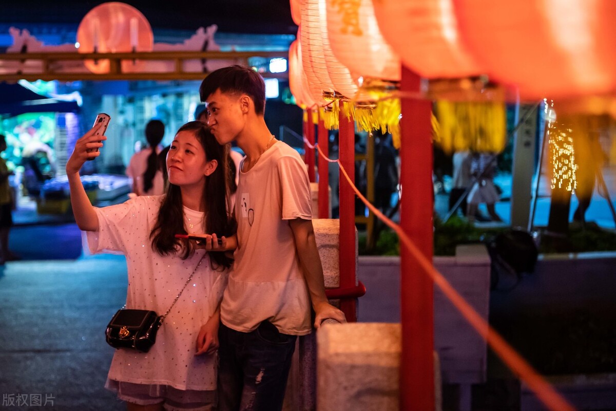 大姐开米粉店盈利81万,90后情侣开米粉店月入五万