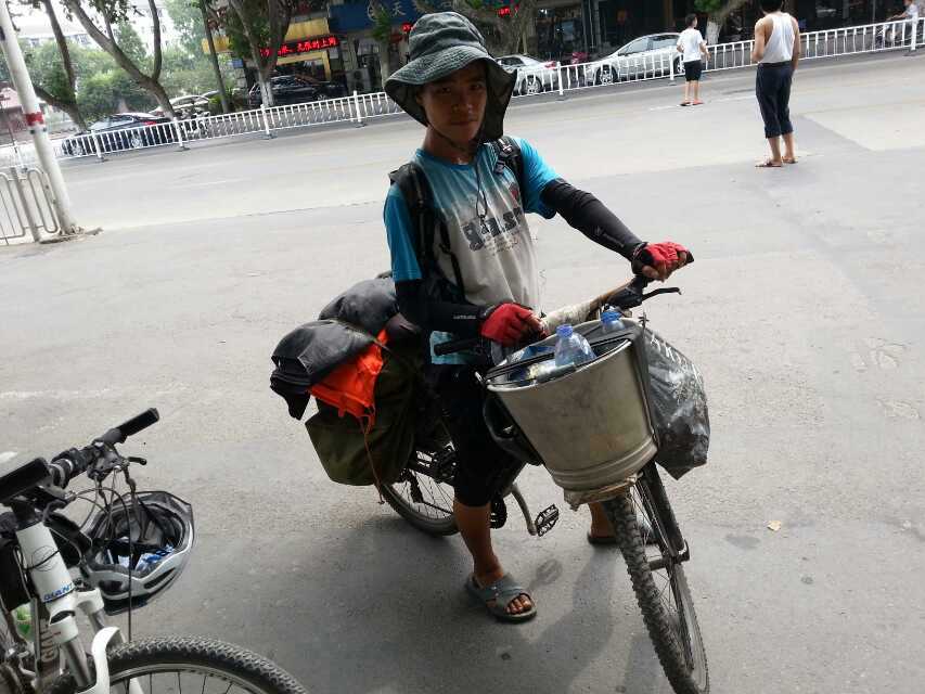旅行路上遇到的骑行的人,旅行路上遇到朋友