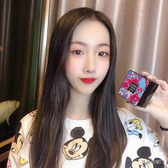 毛孔粗大肤色不均泛红出油,毛孔粗大肌肤暗沉干燥泛红