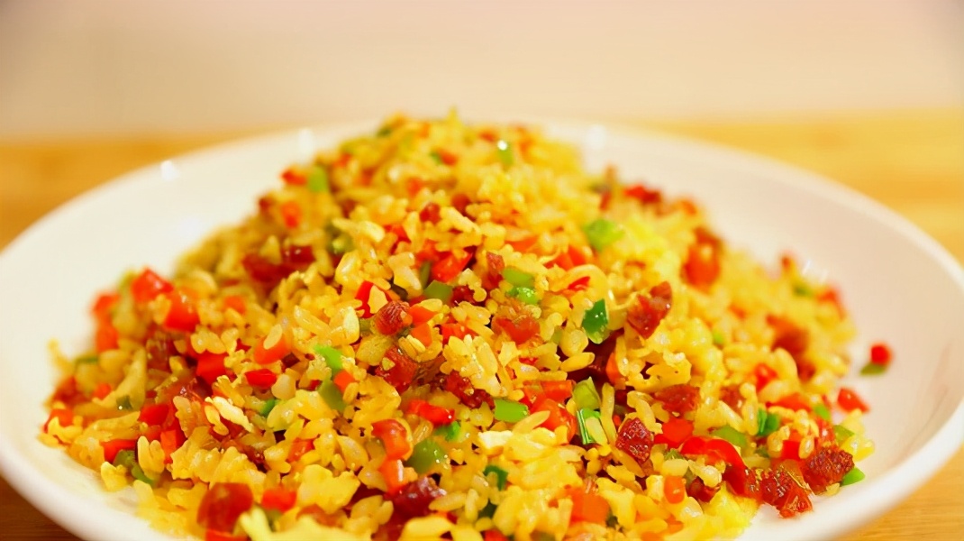 蛋炒饭好吃教程,蛋炒饭最好吃做法加酱油