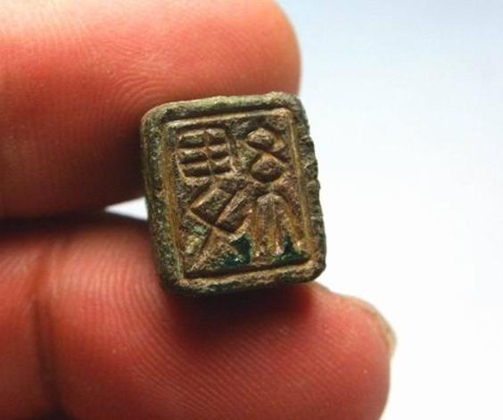 和氏璧和传国玉玺哪个价值高,和氏璧到底是玉璧还是玉玺