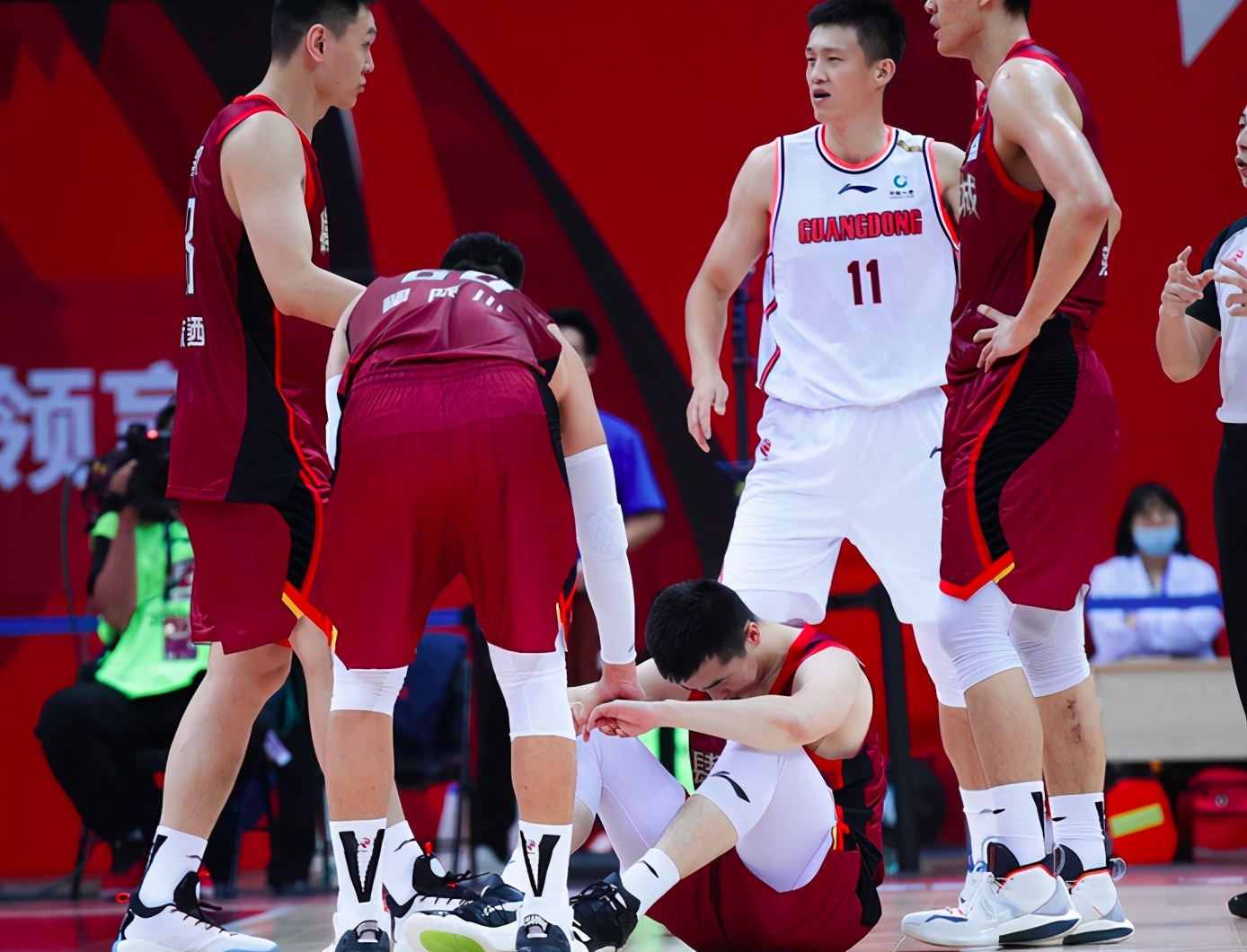 京媒再议广东官微发声：挑拨球迷对立很无聊，一支火把捅进油库里