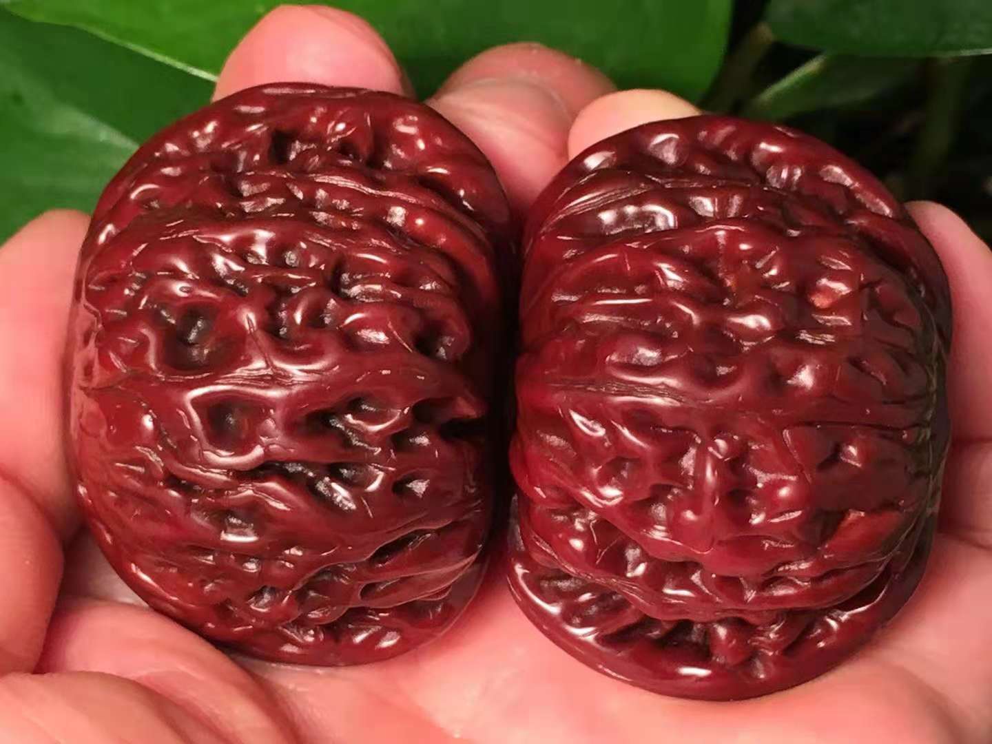 盘文玩核桃坏处,文玩核桃盘玩方法及注意事项