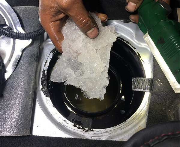 冬天汽车启动困难的原因是什么,冬季汽车启动困难解决方法