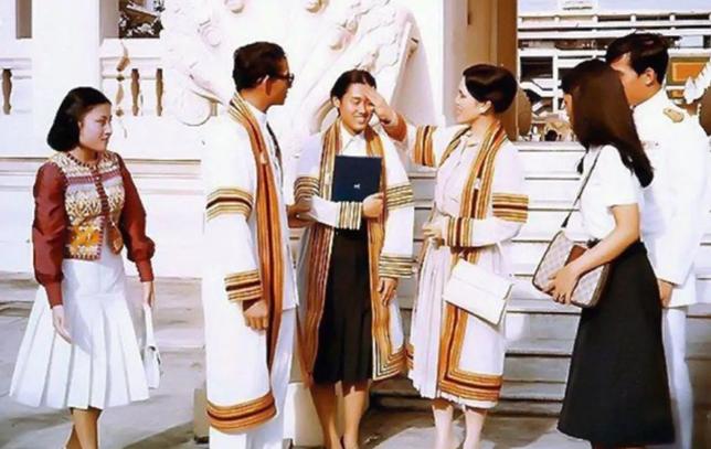 泰国公主诗琳通回泰,泰国公主诗琳通朴素无华