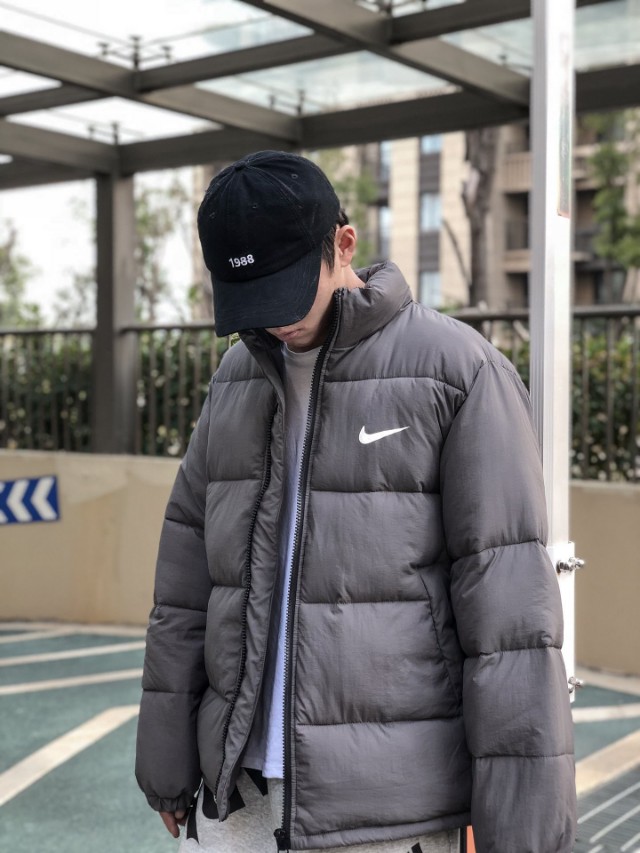 耐克衣服哪个系列穿着好看,耐克红色卫衣新年款