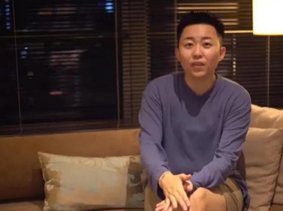 不走寻常路女子翻护栏,不走寻常路西安女子