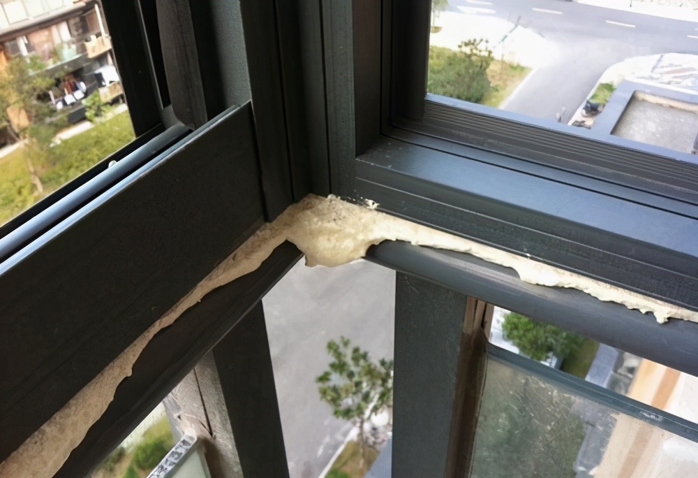 发泡剂可以防下水道漏水渗水吗,自建房窗户打胶