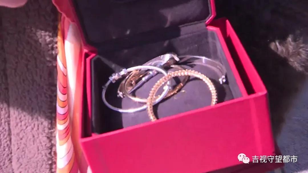 花一万五买金项链掉色了,花一万多买项链黄金掉色