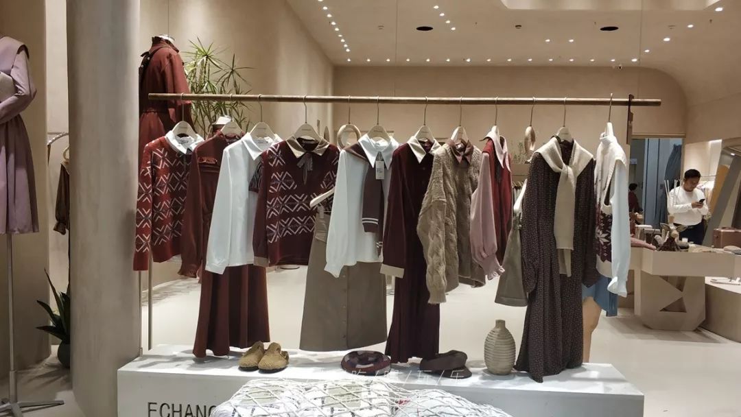 韩国东大门服装批发有几个大楼,广州韩国东大门服装批发拿货