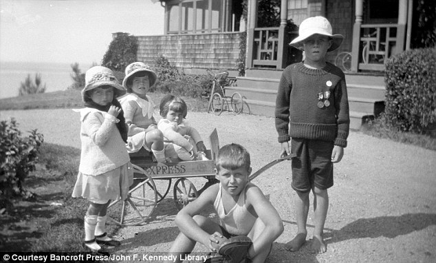 肯尼迪家族“隐身女孩”：美丽而有智力缺陷，23岁接受“脑切除”