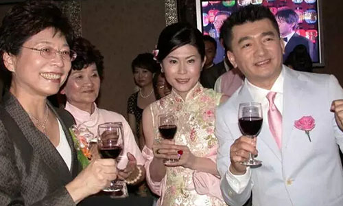 中国首富背后的女人,中国顶级富豪背后的女人