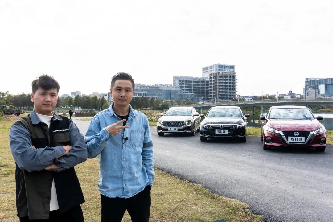 雅阁1.5t和天籁2.0t对比测评,21款天籁对比新款雅阁