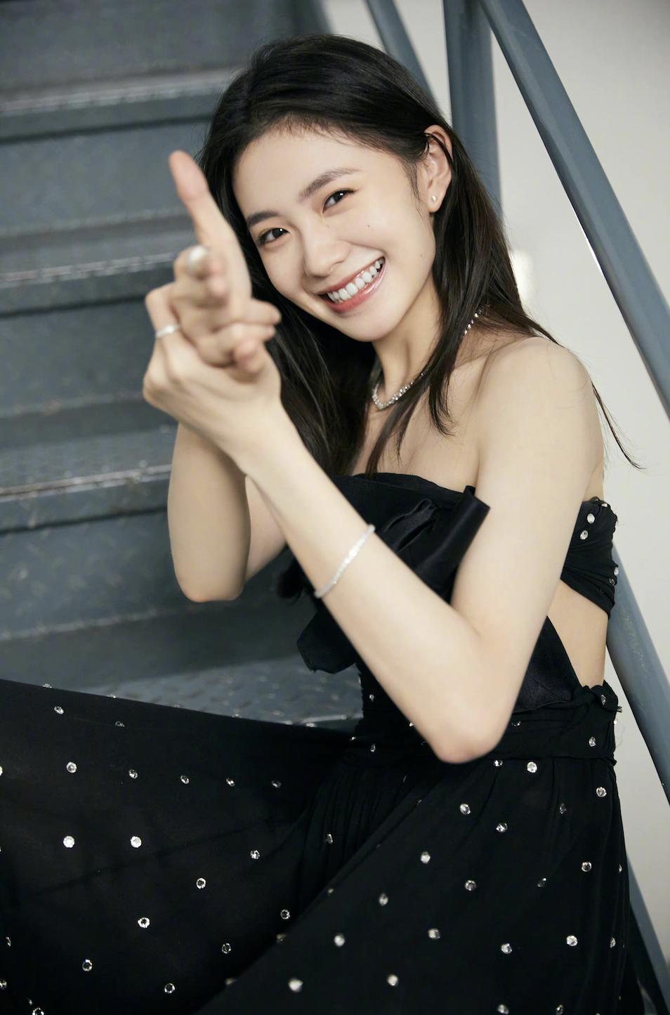 最新明星红毯珠宝,女明星红毯封神造型礼服