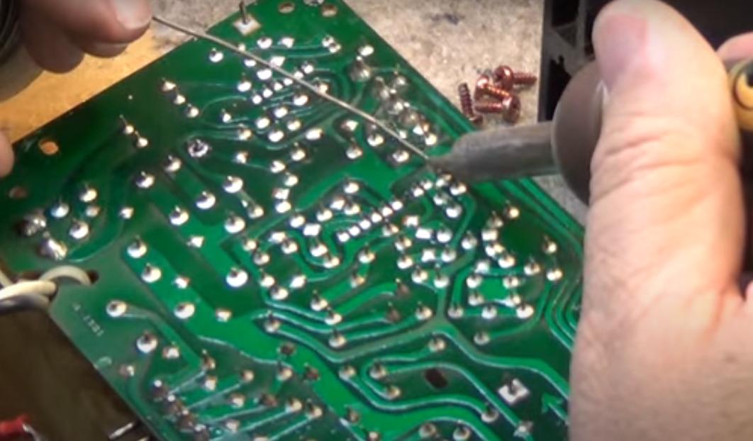 东芝toshiba电路板维修,东芝ic70收音机拆解