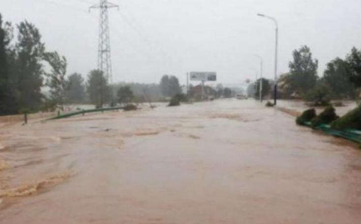 暴雨造成汽车报废保险公司赔偿吗,暴雨过后报废车