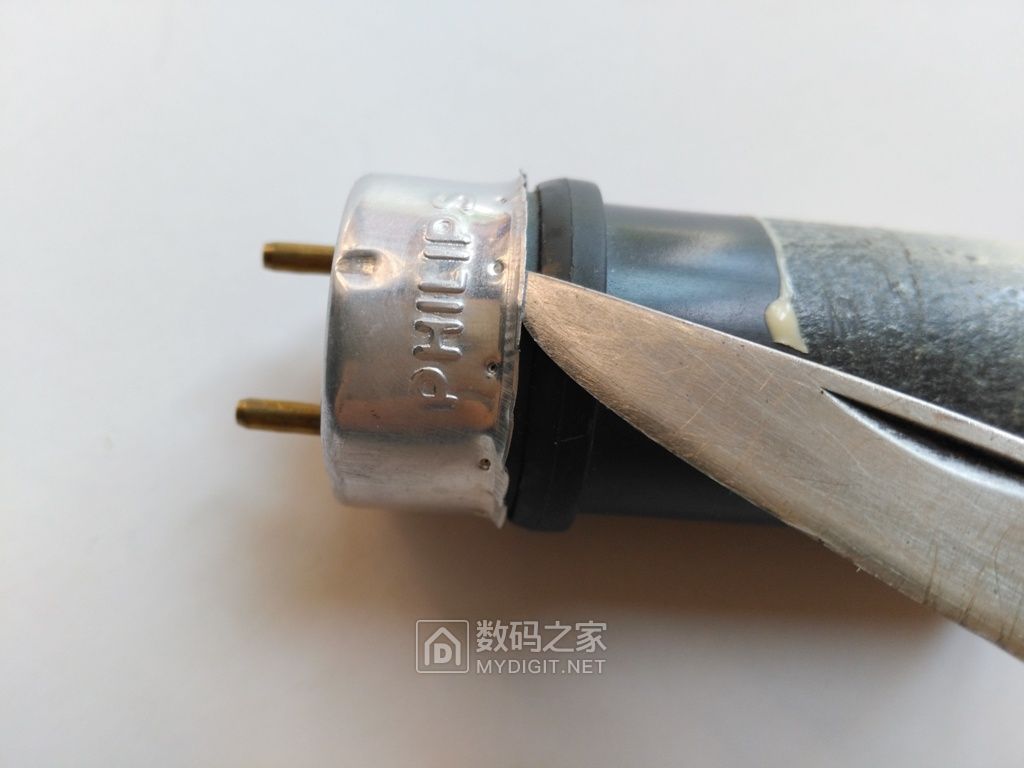 飞利浦一体日光灯拆解,飞利浦飞凡灯管维修