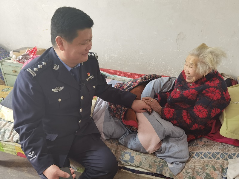 为什么我愿意把家里钥匙交给你?因为你的名字叫“警察”