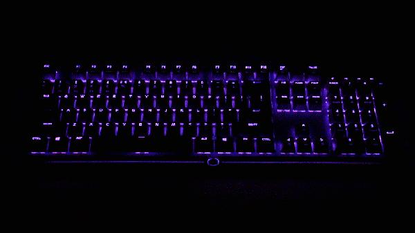 直男什么都可以凑合，但他的电脑必须发光