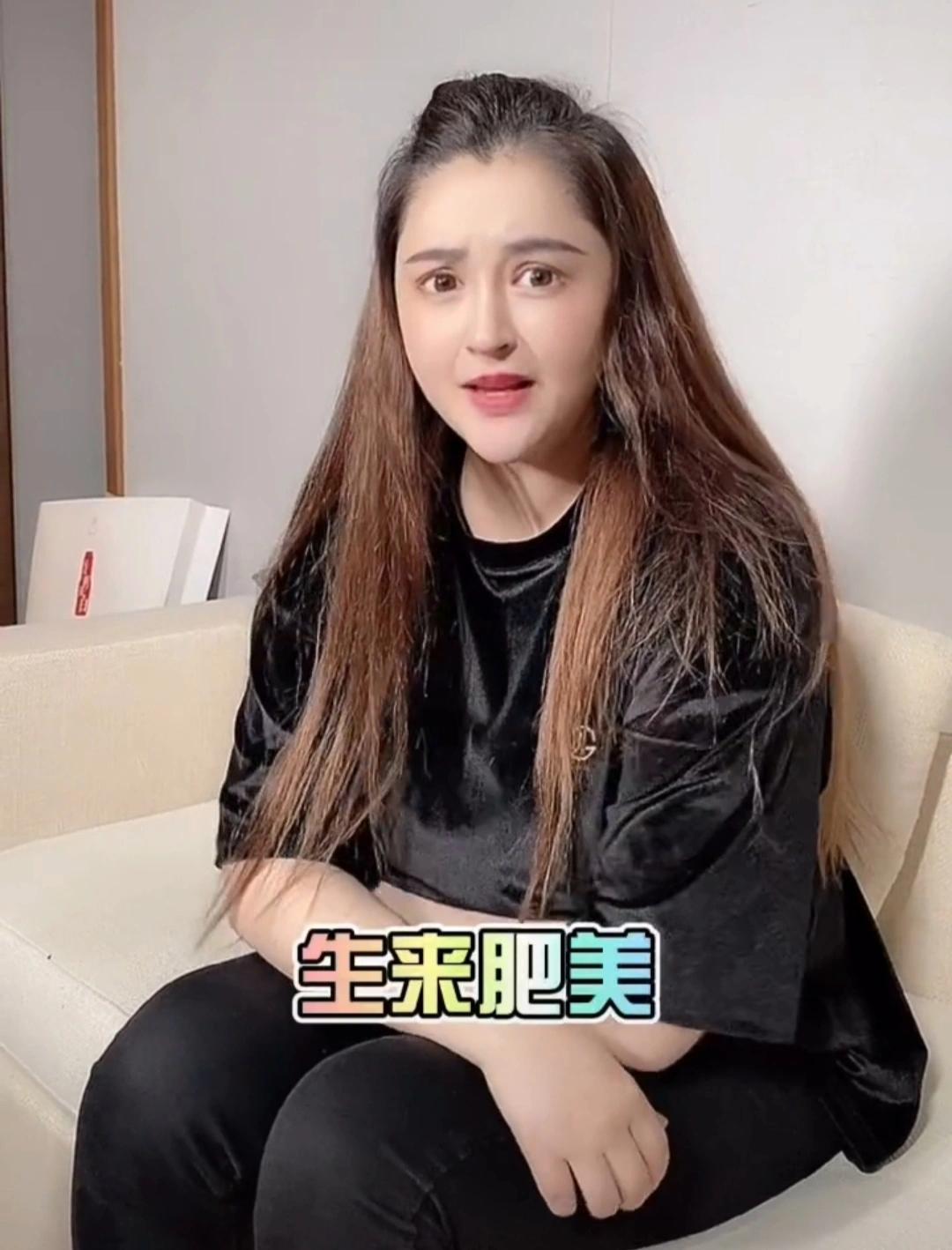 李心艾直播晒减肥成果,李心艾减肥瓶颈期