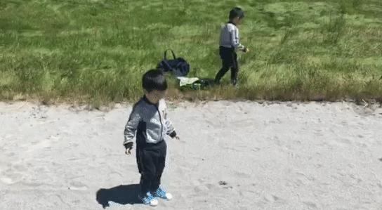 小学生健康用眼方式纠正浅度近视,怎么改善孩子眼睛中度近视