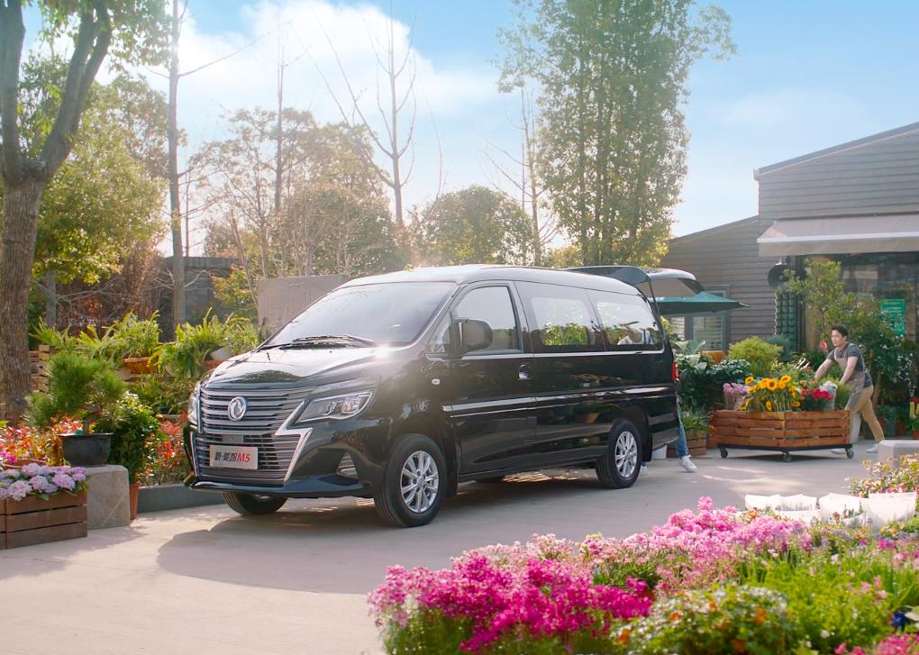 试驾风行菱智m5九座车感受,新菱智m52.0l发动机怎么样