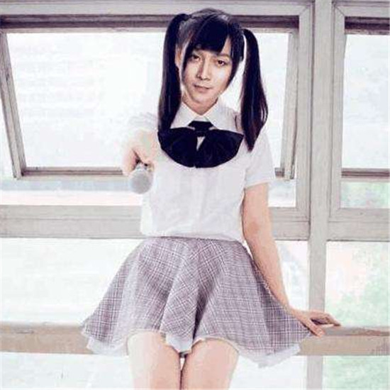 骚白签约斗鱼最后一场直播,骚白签约斗鱼签2亿到手多少