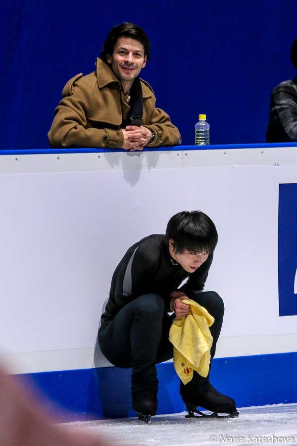 教练因为太帅频上热搜是怎样的感觉？未来羽生结弦一定可以体验到