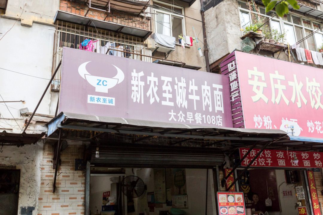 吃完整条恩施街，发现住在青山的才是人生赢家