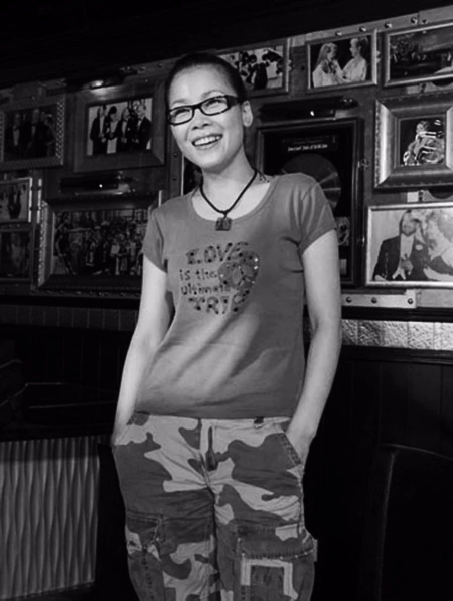 曾经乐坛的当红一姐,曾经是内地的歌坛一姐