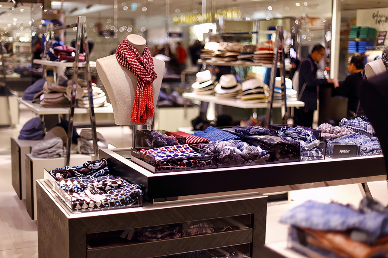 超模巴黎购物,超模走进步行街