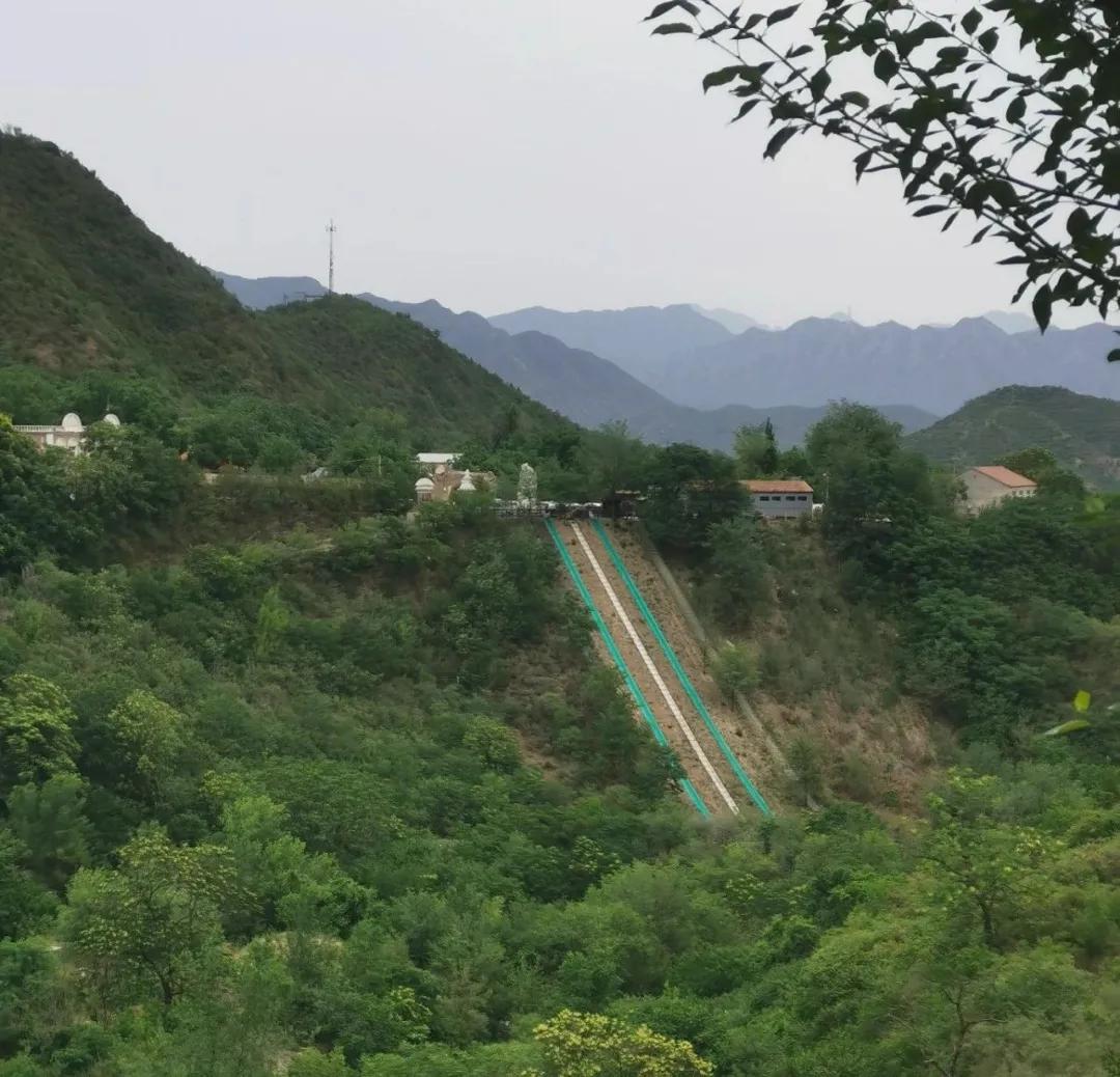 靖西双龙峡网红小火车,京西小九寨二日游