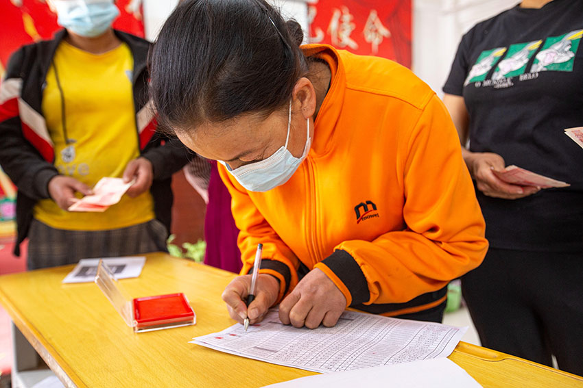 【图说纪事】多收家长的钱是这样追回的