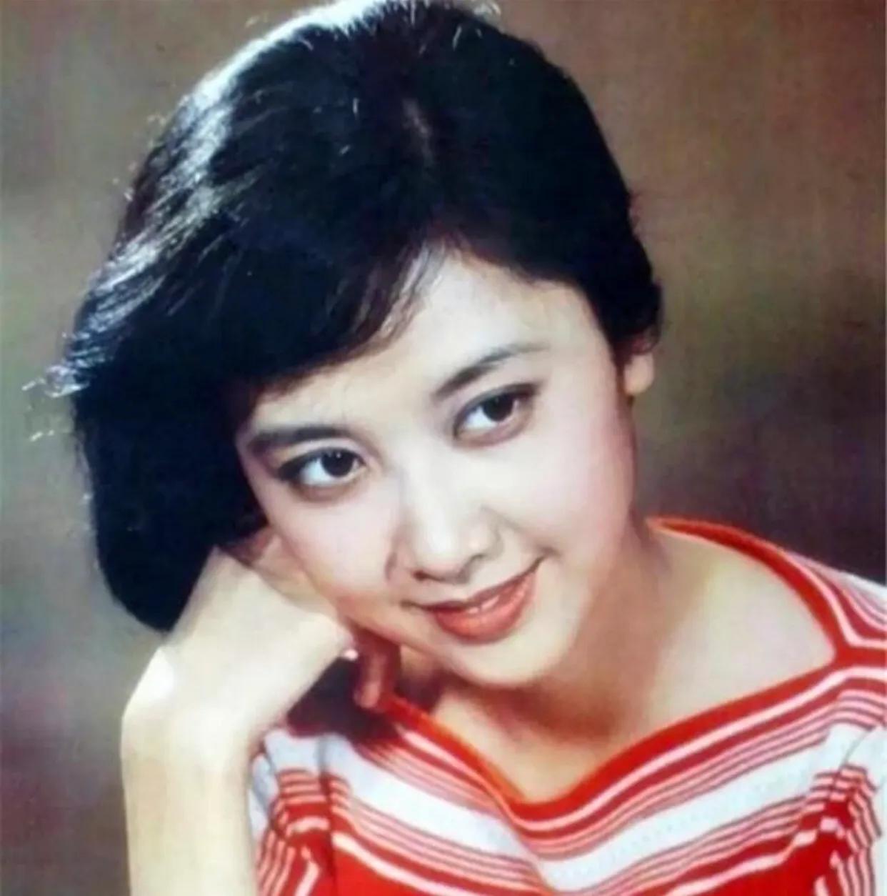 叶童和赵雅芝对比图片,赵雅芝和叶童的绝美瞬间