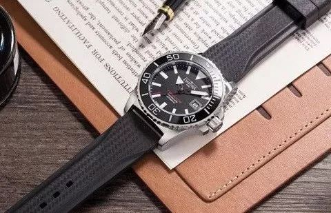 五千左右手表男士机械表二十岁,五千以内精工机械表与天梭机械表