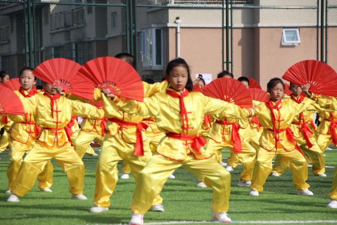 建*党**百年喜迎国庆——西安经开第二小学队列队形广播*比操**赛