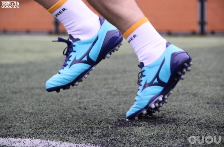 美津浓中端ag足球鞋,美津浓neo足球鞋不同配色有差异吗