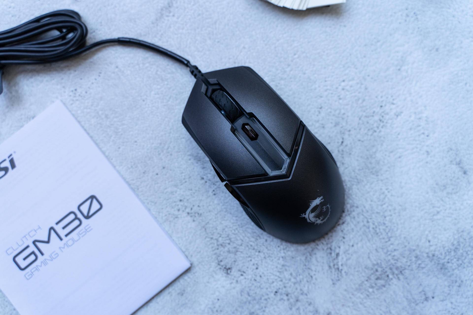 看样子就很有料，这个自带龙纹身的鼠标果然很不一般