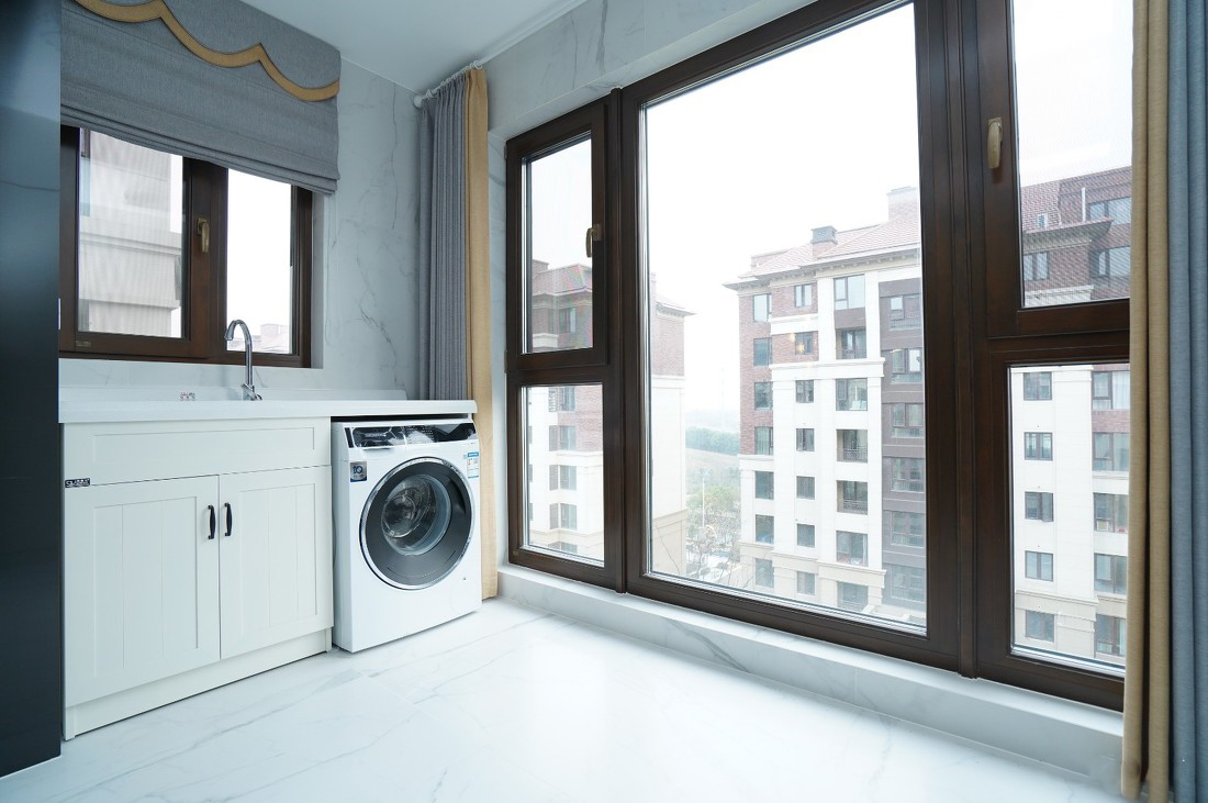 小户型阳台洗衣吊柜设计,阳台吊柜最实用的设计