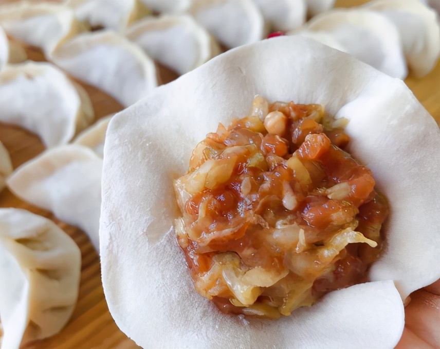 调肉馅,调料不懂别乱放!教你万能调法,肉馅咸香入味,鲜嫩多汁