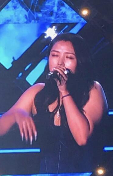 何洁精修图身着山寨裙,修图师救得了何洁