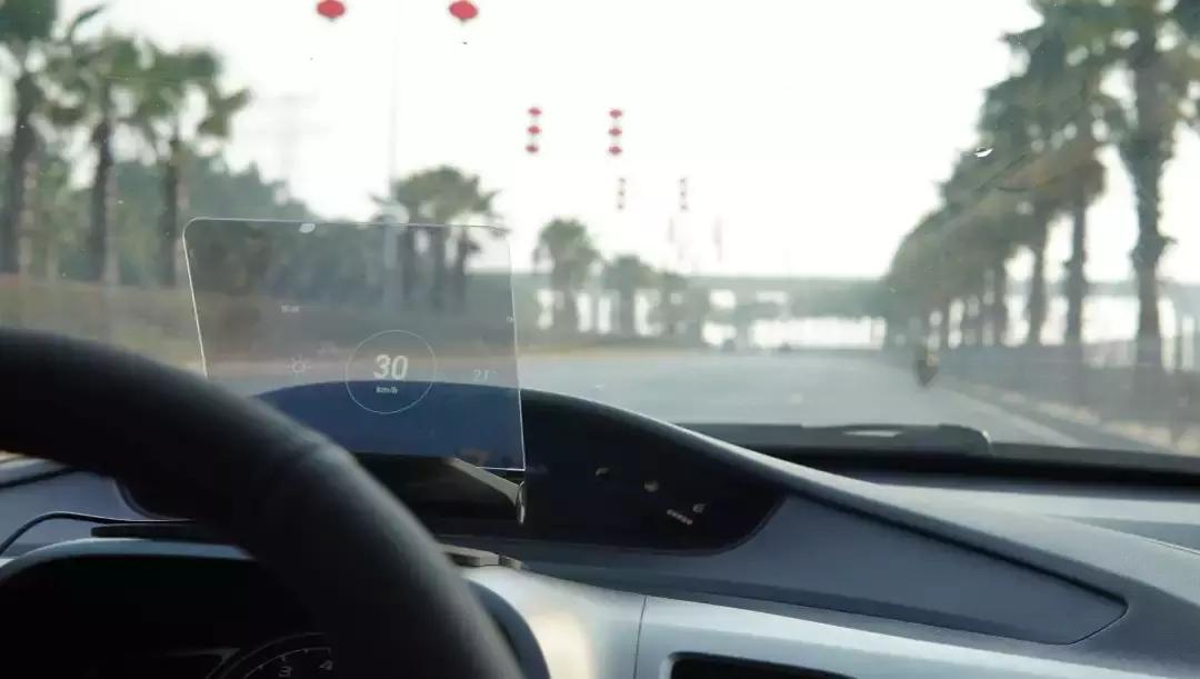 哪款车的hud最好用,最厉害的车载hud