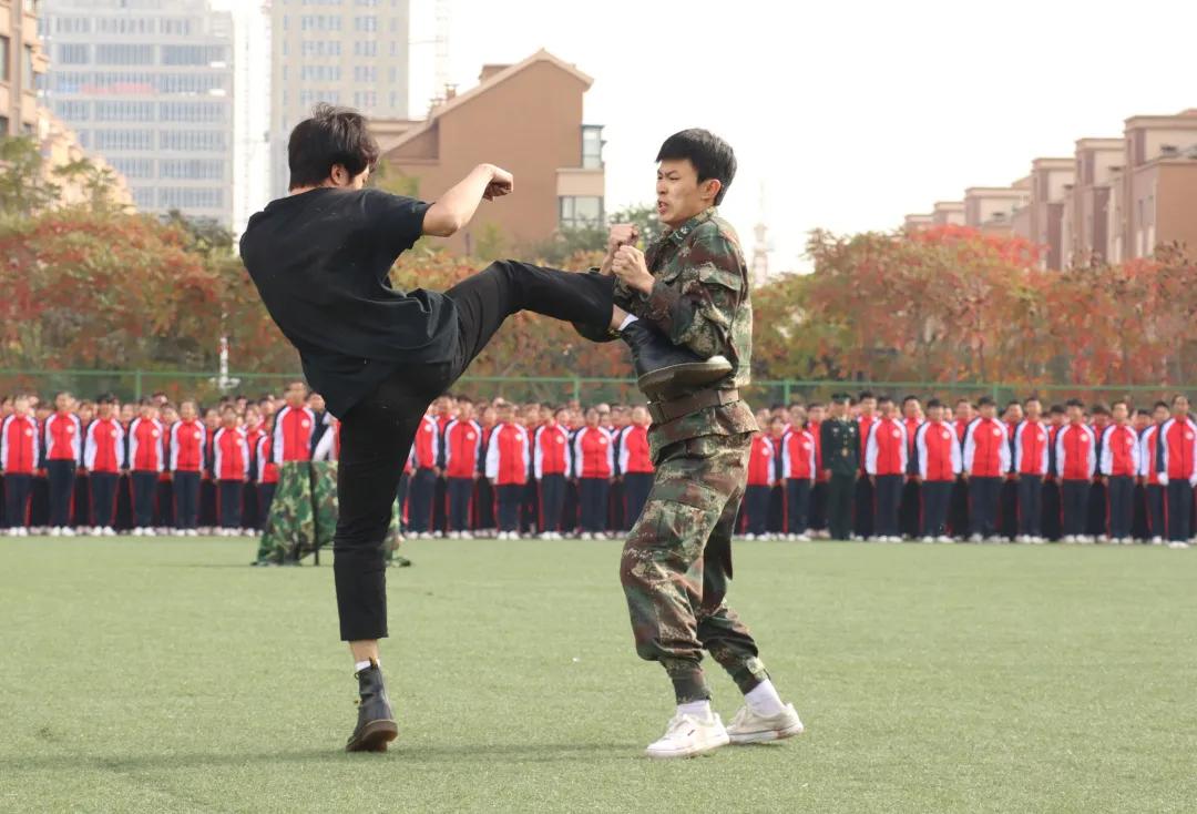 今天起，我们都是“辽传人”！辽传新生军训汇报表演暨开学典礼